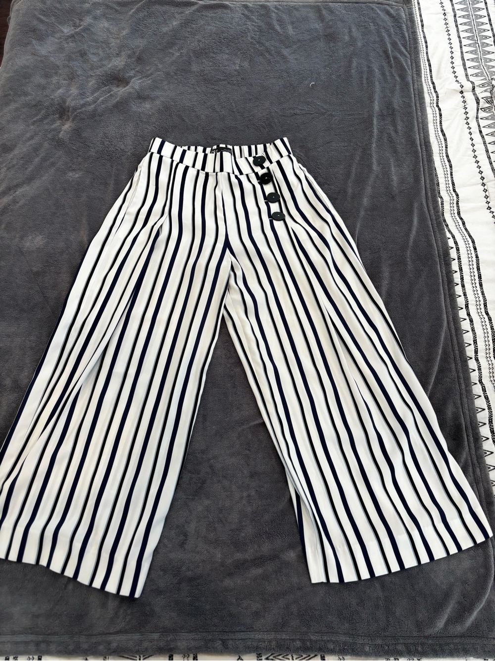 Zara Vertical Stripe Culotte Pants - Navy & White Size S